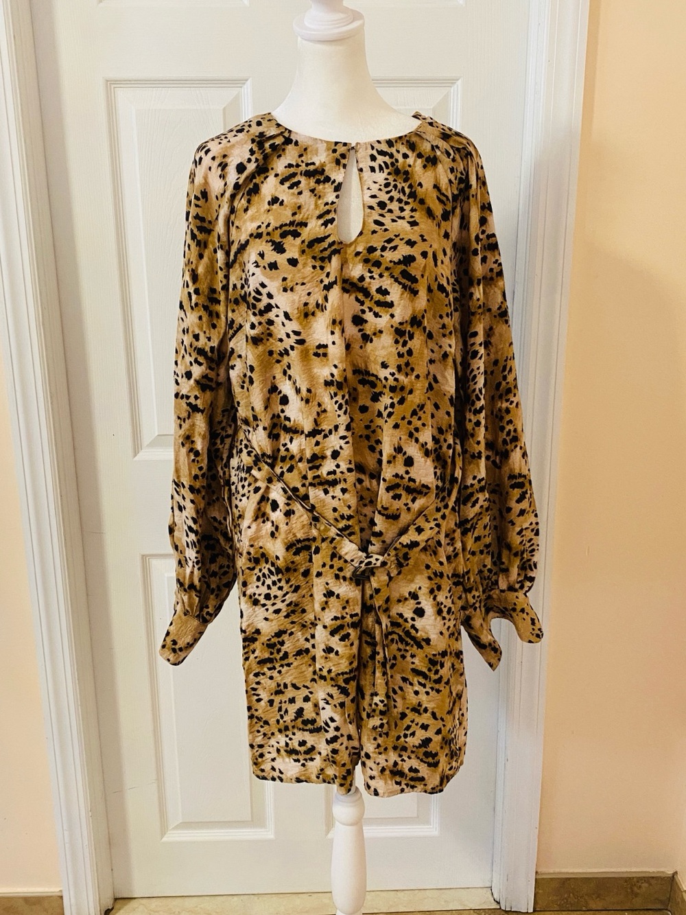 Banana Republic size large leopard print dress